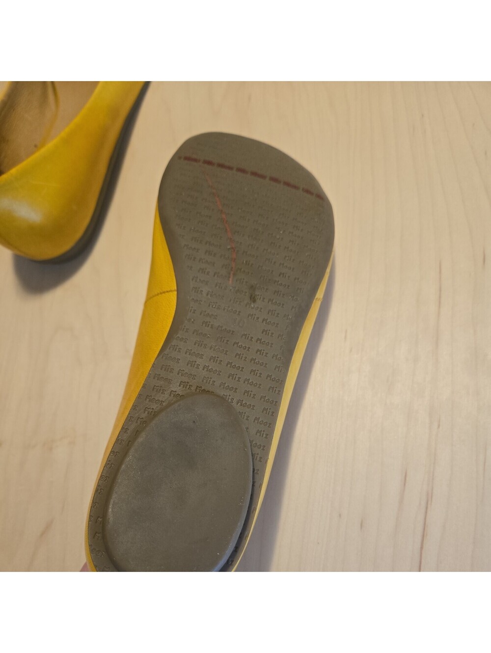 Miz Mooz flats shoes Yellow Sz 10 Leather Womens - Picture 12 of 12